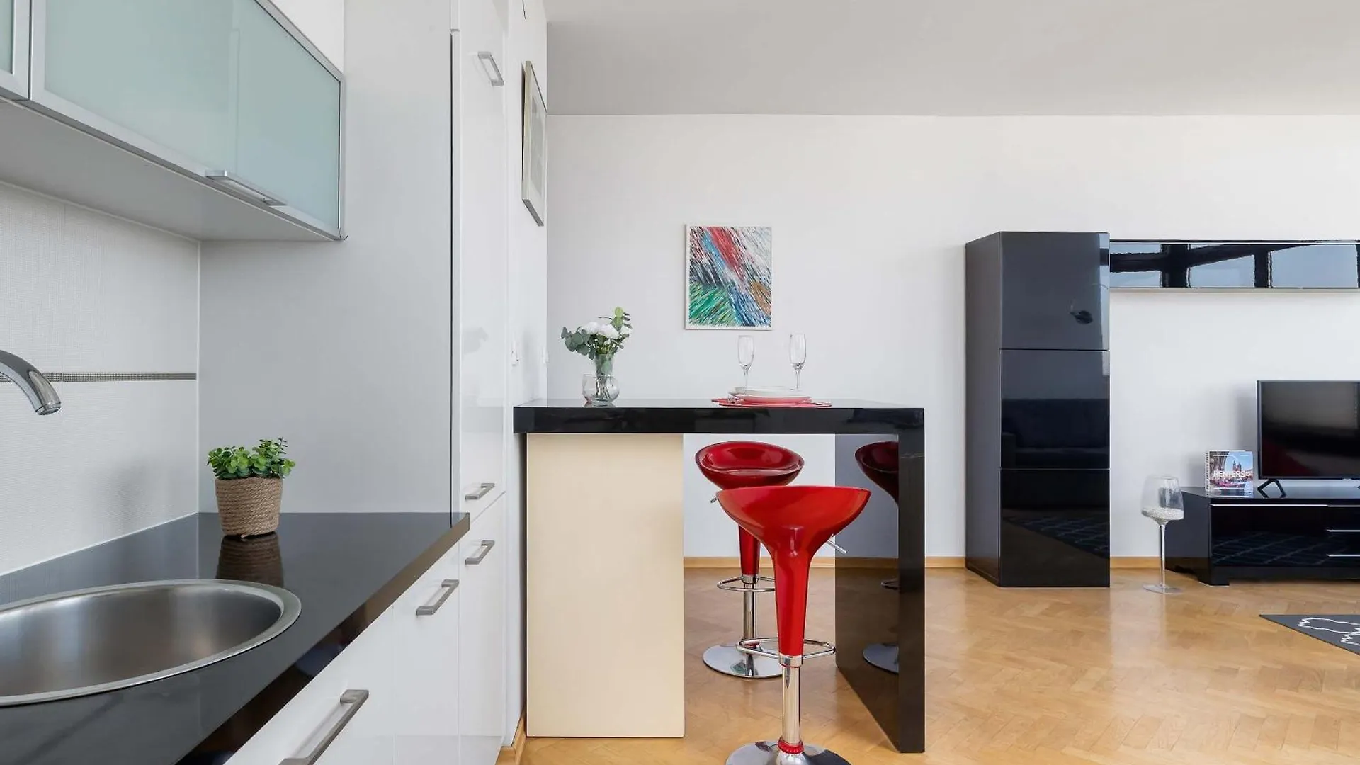 Przestronny I Przytulny Apartament W Krakowie Z Parkingiem I Balkonem By Noclegi Renters Apartment Krakow