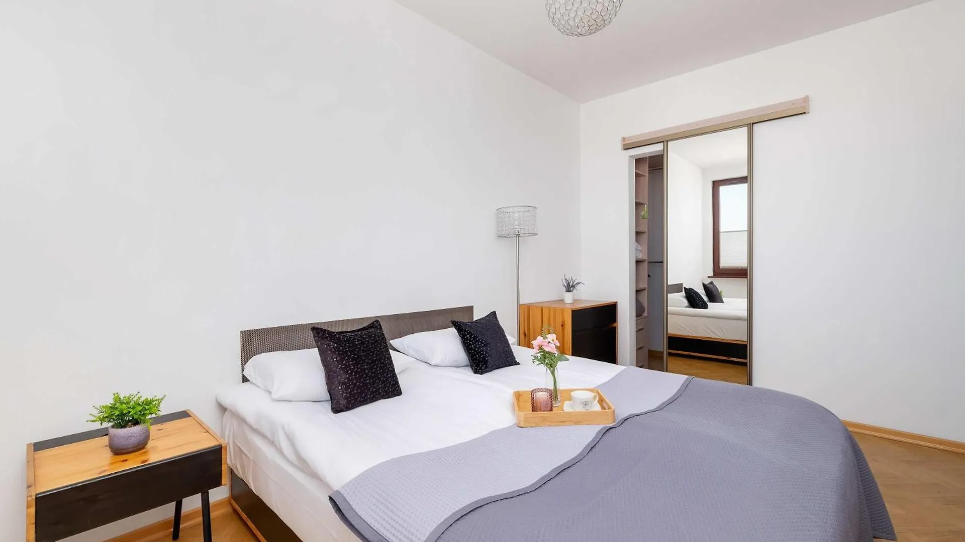 Apartment Przestronny I Przytulny Apartament W Krakowie Z Parkingiem I Balkonem By Noclegi Renters