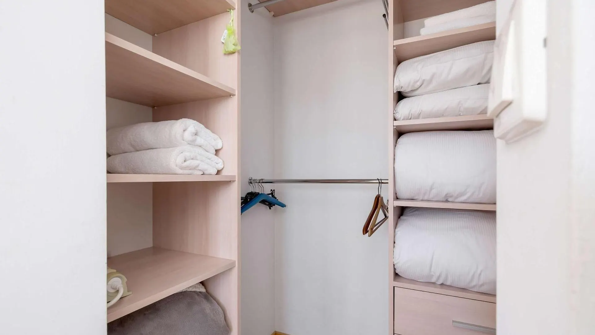 Przestronny I Przytulny Apartament W Krakowie Z Parkingiem I Balkonem By Noclegi Renters Poland