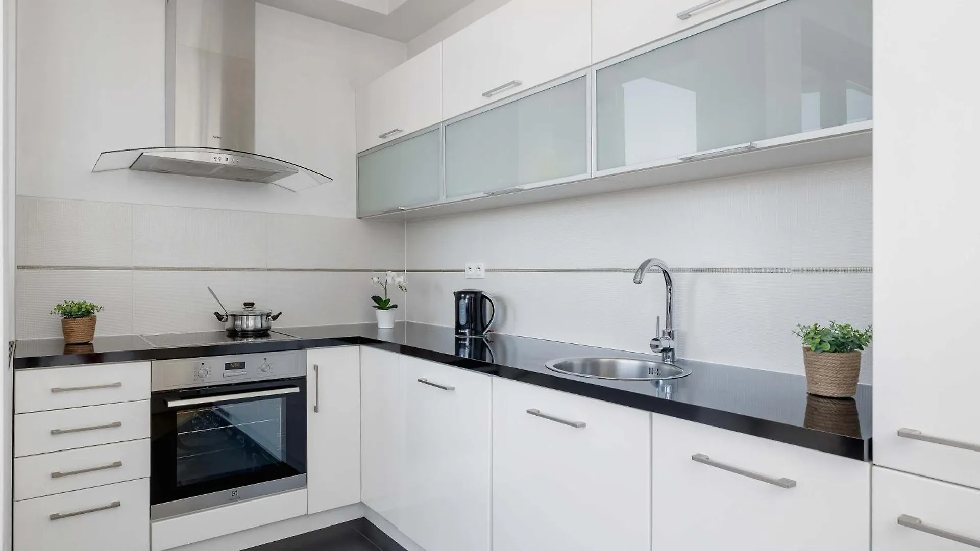 Przestronny I Przytulny Apartament W Krakowie Z Parkingiem I Balkonem By Noclegi Renters Krakow