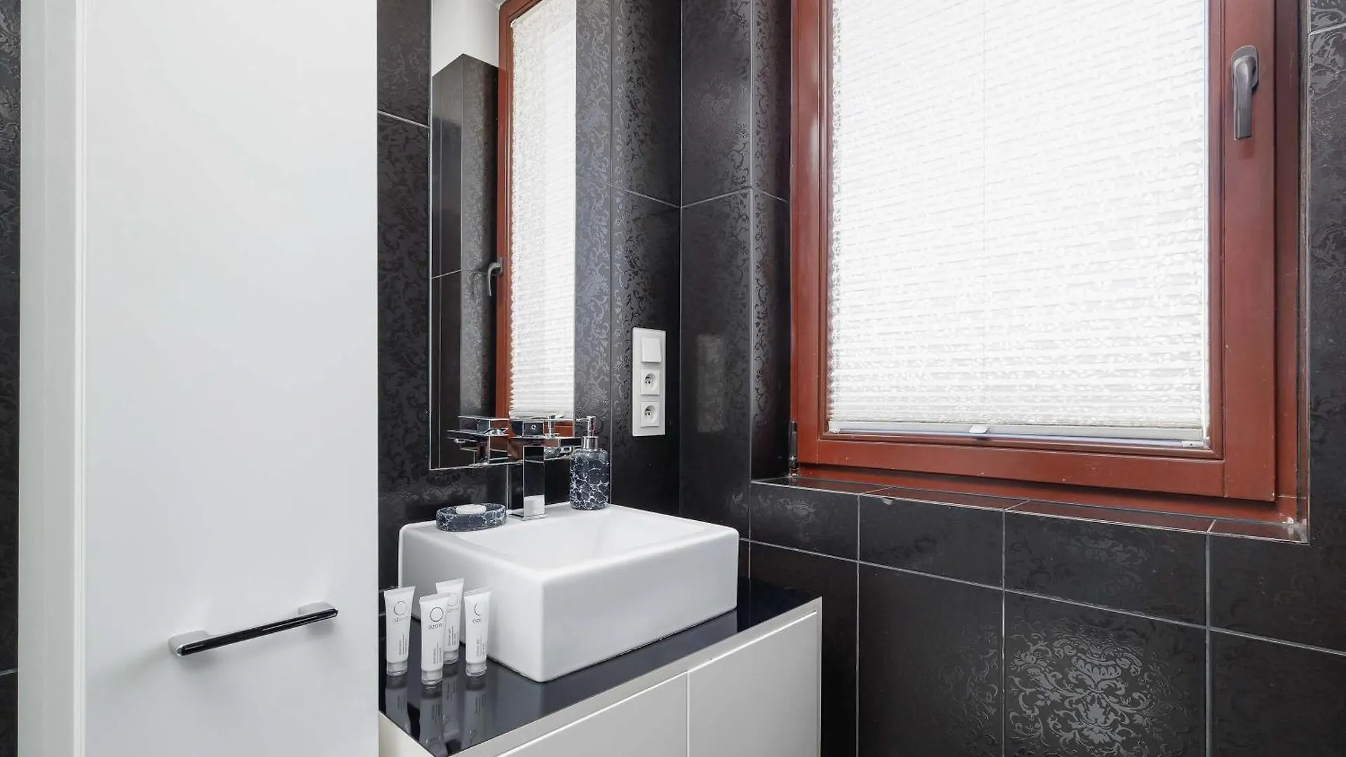 Przestronny I Przytulny Apartament W Krakowie Z Parkingiem I Balkonem By Noclegi Renters Apartment