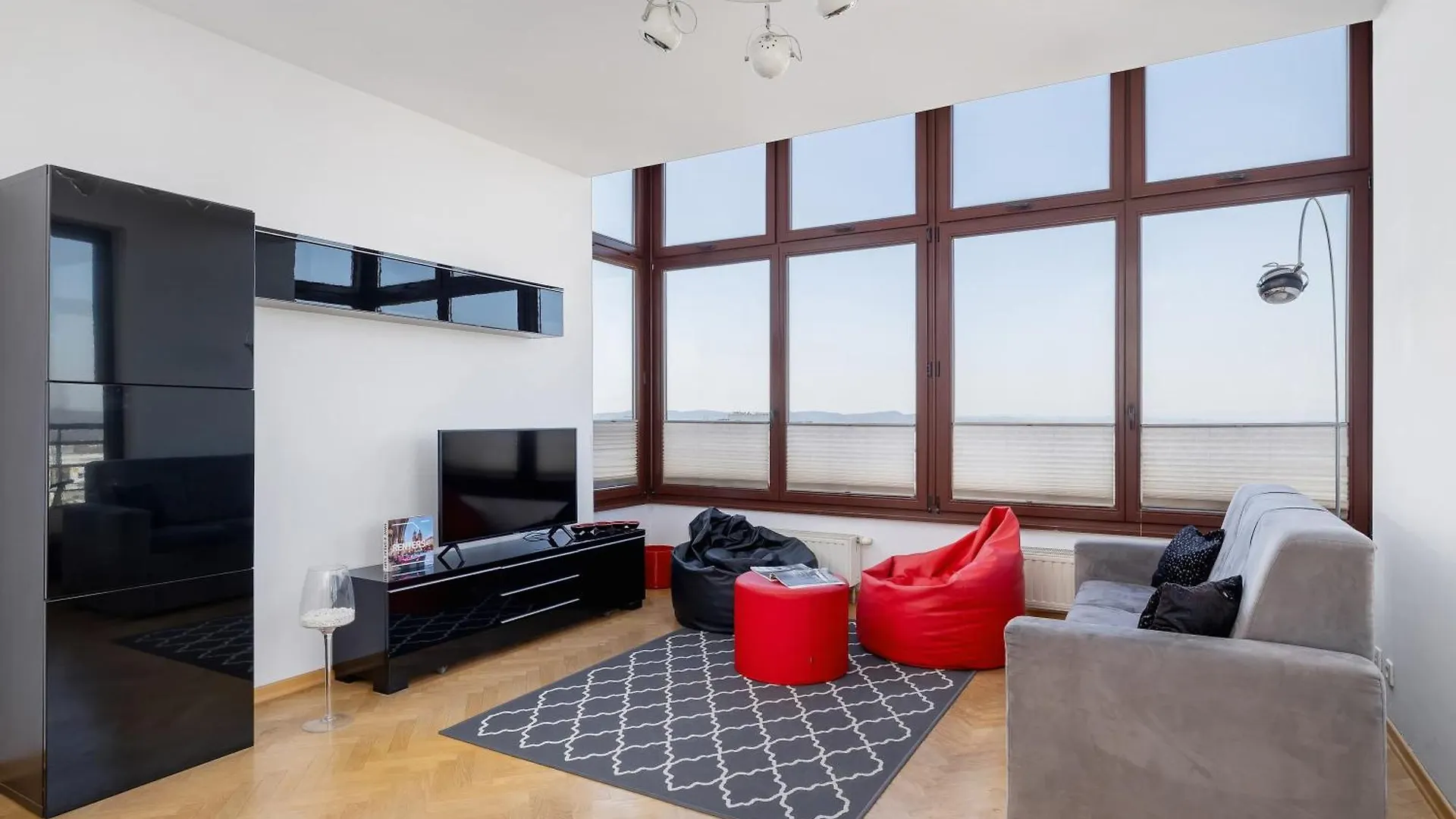 Przestronny I Przytulny Apartament W Krakowie Z Parkingiem I Balkonem By Noclegi Renters Krakow