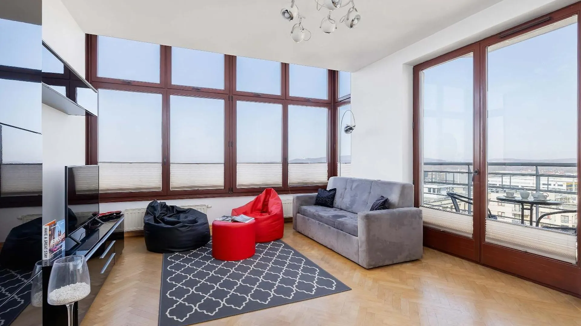 Przestronny I Przytulny Apartament W Krakowie Z Parkingiem I Balkonem By Noclegi Renters Apartment